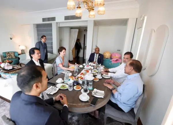 BRICS Summit के बीच राहुल गांधी से मिले मलेशियाई PM अनवर इब्राहिम, प्रियंका गांधी भी रहीं मौजूद